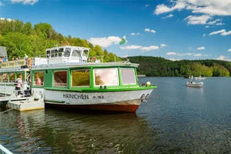Gute Laune unter freiem Himmel: So schön war der Männertag in der Region - Am Nachmittag stach die MS "Hainichen" als vorletztes Rundfahrtschiff in See.