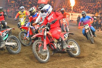 Gute Leistung beim Semi-Heimrennen - Michael Domagala (# 17) kommt beim Superenduro immer besser in Fahrt.