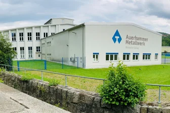 Gute Nachricht aus der Wirtschaft im Erzgebirge: Traditionsbetrieb plant millionenschwere Investition - Seit knapp 500 Jahren in der Branche am Ball: Die Auerhammer Metallwerke erweitern ihr Portfolio nun für einen Millionenbetrag. Dazu wird auch 16 Meter tief gegraben.