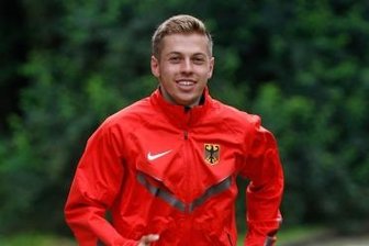 Guter Dinge zur EM-Premiere - Tom Förster hat gut lachen: Der Top-Läufer hat sich für die Europa- und die Weltmeisterschaft der U 20 qualifiziert. 