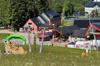 Gutes tun am Fichtelberg – Benefizlauf macht’s möglich - Der Start- und Zielbereich des Benefizlaufs ist an der Freilichtbühne zu finden.