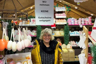 Gutscheine auf dem Chemnitzer Weihnachtsmarkt: Nicht alle Händler nehmen diese an - Marcella Kruck nimmt keine Gutscheine entgegen. „Das können sie ruhig wieder abschaffen“, findet sie.