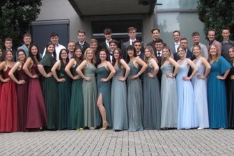 Gymnasiasten haben ihre Reifeprüfung in der Tasche -