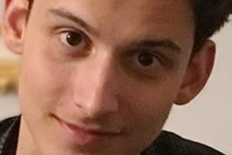 Gymnasium feiert mit Konzert Jubiläum - Pianist Max Mostovetski.