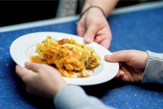 Gymnasium in Glauchau: Sind 4,70 Euro für ein Schulessen zu teuer? - Wegen der gestiegenen Essenspreise im Glauchauer Gymnasium ist eine Debatte um den Umgang mit diesem Problem ins Rollen gekommen.