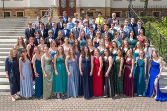 Gymnasium Marienberg: Das sind die Abiturienten 2024 - Der Abiturjahrgang 2024 des Gymnasiums Marienberg.