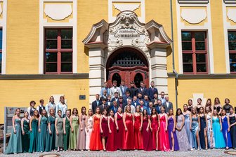 Gymnasium Mittweida: Abiturjahrgang feiert groß - Der Abiturjahrgang am Städtischen Gymnasium Mittweida.