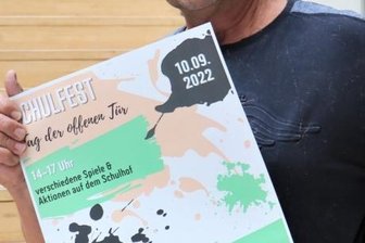 Gymnasium öffnet seine Tore - Lehrer Tilo Linder freut sich auf das Schulfest.