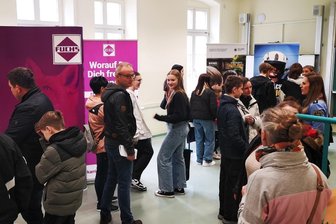 Gymnasium Rochlitz lockt im Januar mit Premiere: Berufe werden bei Messe vorgestellt - In Frankenberg zieht die Messe „#beWhatever“ viele Schüler, Eltern und Unternehmen an, zuletzt im Frühjahr 2023. Am Rochlitzer Johann-Mathesius-Gymnasium soll es im Januar eine erste vergleichbare Messe geben.