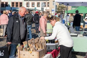 Händler hoffen auf Wiederholung des Regional- und Frischemarkts - Michele Hermisdorff von "Vila Hermes Café" war mit einem Stand vertreten. Die Geschäftsfrau bot unter anderem Kaffee aus der eigenen Rösterei an. 