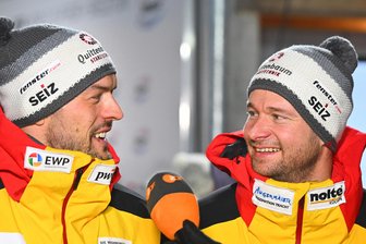 „Habe 20 Jahre in meinen Körper investiert“: Olympia-Star Georg Fleischhauer vermarktet seine Haut jetzt auf OnlyFans - Fahren am heutigen Dienstagabend bei Olympia um Gold: Anschieber Georg Fleischhauer (links) mit Pilot Johannes Lochner.