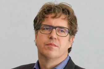 Habecks Staatssekretär giftet im MDR gegen Vogtland-Landrat Thomas Hennig - Der aus Gera stammende Grünen-Politiker Michael Kellner (46) ist Staatssekretär bei Robert Habeck.