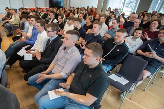 Haben junge Leute im Vogtland zu wenig Biss? „Es gibt in jeder Generation Unwillige“ - Vogtländische Handwerkslehrlinge haben am Samstag in Plauen ihre Gesellenbriefe erhalten. Von den 72 Azubis, die angetreten waren, haben die Prüfung 17 nicht geschafft.