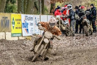 "Haben uns gejagt und gepusht" - Der Hormersdorfer Max Reichel gehörte zu den rund 20 Fahrern, die an Heiligabend auf der Swen-Enderlein-Offroadstrecke in Zwönitz die Motoren dröhnen ließen. Zuvor ging es eine Runde durch den Ort. 
