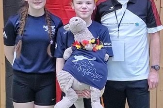 "Haben viele Erfahrungen gesammelt" - Drei "Saxon Kangaroos" in Baden-Württemberg dabei: Josefine Kiekebelt (l.), Romy Müller und Trainer Steffen Böhme.