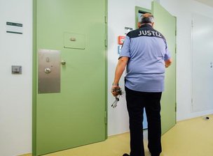 Häftling auf der Flucht nach einem Tag wieder in Haft -
