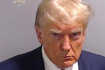 Häftling Nummer P01135809 - Das im Fulton-County-Gefängnis gemachte Polizeifoto von Ex-Präsident Donald Trump.