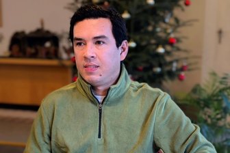Härtefallkommission prüft Schicksal von venezolanischer Familie in Burgstädt - Adventsfeier in der Evangelischen Christengemeinde. Otman Augusto Quintero Ortiz aus Venezuela wohnt mit seiner Familie in Burgstädt. Sein Asylantrag wurde abgelehnt. Jetzt beschäftigt sich die Härtefallkommission mit dem Fall.