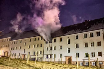 Hätte dieser Feuerwehreinsatz im Erzgebirge in einem größeren Unglück enden können? - Einen nächtlichen Einsatz von Feuerwehren und Rettungskräften hat es diese Woche in Johanngeorgenstadt gegeben.