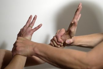 Häusliche Gewalt im Landkreis Zwickau: „Es müsste zehn weitere Schutzplätze geben“ - Nicht jeder, der von Gewalt betroffen ist, bekommt in der Region Zwickau einen sicheren Zufluchtsort.