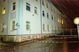 Häusliche Gewalt in Crimmitschau: Drei Frauen bezahlen mit dem Leben - Blick auf die Vater/Mutter-Kind-Einrichtung in Crimmitschau, wo die fünffache Mutter aus Afghanistan erstochen wurde. 