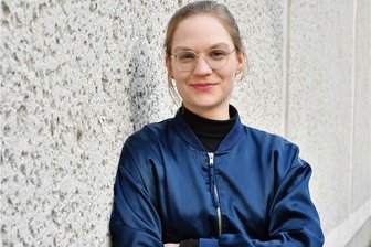 Haft in der Chemnitzer Villa Esche - Historikerin beleuchtet wenig erforschte Jahre des markanten Gebäudes - Die Historikerin Gundula Pohl hält einen Vortrag über eine Frau, die in den 1950er-Jahren in der Villa Esche inhaftiert war und dort verhört wurde.