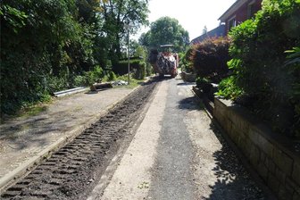 Hainichen: Bauarbeiten an der Straße Am Park - Auf dem unteren Abschnitt der Straße Am Park wird die Fahrbahndecke erneuert.