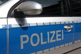 Hainichen: Maskierte bedrohen Angestellte mit Stock und Pistole -