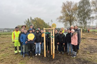 Hainichen: Neue Streuobstwiese im Zeichen der Kulturhauptstadt - Die Klasse 7a der Friedrich-Gottlob-Keller-Oberschule packte mit an.