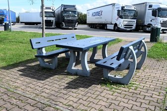 Hainichen: Planenschlitzer stehlen Luftreiniger für 15.000 Euro - Auf dem Parkplatz „Rossauer Wald“ an der A 4 zwischen Hainichen und Frankenberg haben Planenschlitzer zugeschlagen.