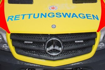 Hainichen: Rettungswagen stößt mit Auto zusammen -