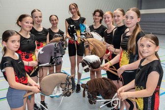 Hainichen: Top-Athletinnen im Hobby Horsing bereiten sich auf Europameisterschaft vor - Der Mitteldeutsche Landeskader betreibt Hobby Horsing auf höchstem Niveau. In zwei Wochen fahren die Mädchen zur Europameisterschaft nach Prag.