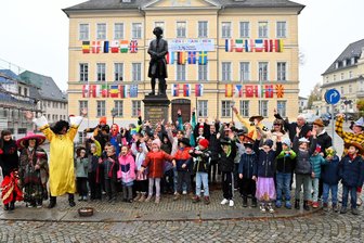Hainichen und Frankenberg: Faschingsvereine stürmen die Rathäuser - Zum Faschingsauftakt in Hainichen begrüßte der Karnevalsklub (HKK) um Axel Weiß viele Kinder.