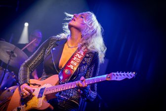 Hainichen: Weiblicher Carlos Santana im Anflug - Die „Queen of Latin Soul“: Vanesa Harbek spielt am 14. Februar in Hainichen.