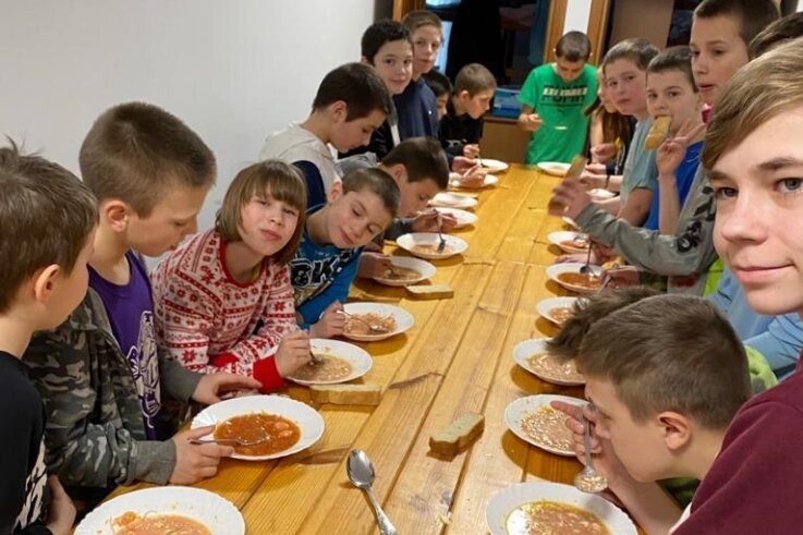 Hainichener bringen Spenden für die Ukraine auf den Weg - Straßenkinder, die vom Verein Piligrim in Mariupol betreut werden, sind in Sicherheit gebracht worden.