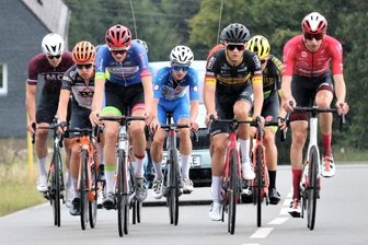 Hainichener Equipe erreicht gestecktes Ziel - Lange in der Spitzengruppe: Jakob Schmidt vom Berthold Radteam Hainichen (3.v.l.) riss schon am ersten Anstieg aus. 