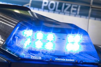 Hakenkreuz an Bushaltestelle in Limbach-Oberfrohna gesprüht – Polizei sucht Zeugen - In Limbach-Oberfrohna haben Polizeibeamte ein Hakenkreuz entdeckt.