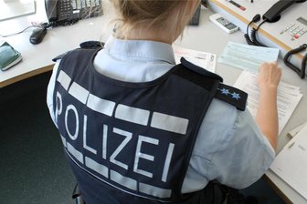 Hakenkreuz an Supermarkt in Mittweida geschmiert - Die Polizei ermittelt wegen Schmierereien an einem Supermarkt in Mittweida.