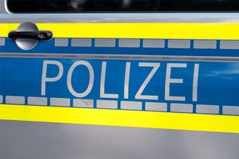 Hakenkreuze auf Lengenfelder Bahnhofsgebäude angebracht - Die Kriminalpolizei Zwickau sucht Zeugen für eine Hakenkreuzschmiererei in Lengenfeld.