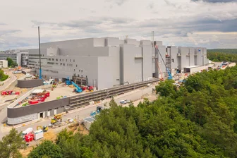 Halbleiterproduktion: Infineon ist "ready" für Wachstum - Für die das neue Werk von Chiphersteller Infineon in Dresden wurden fünf Milliarden Euro investiert. 