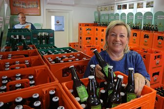 Halbstarkes aus Gersdorf: Wer hatte die Idee für diesen Namen? - Seit Freitag gibt es mit dem „Hopfenflirt“ eine neue Biersorte im Betriebsverkauf der Glückauf-Brauerei Gersdorf.