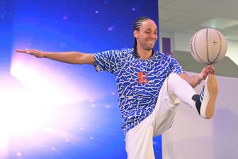 Halbzeit bei der Sport-Talentewahl im Erzgebirge: Noch kann fleißig nominiert werden - Ballkünstler Michael Evolution versetzte bei der Talente-Gala in diesem Jahr das Publikum ins Staunen.