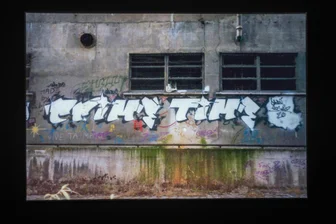 „Hallenkunst“ in Chemnitz: Ist Graffiti auch was für die eigene Hauswand? - Graffiti-Geschichte bei der „Hallenkunst“ in Chemnitz auch als Fotostrecke erklärt. Die „Crime Time“-Ästhetik inspirierte auch die deutsche Szene.