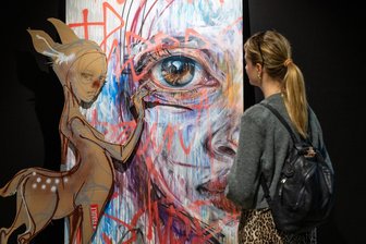 „Hallenkunst“ verlängert: Für immer zurück nach Chemnitz? - Die Hallenkunst-Ausstellung in der Chemnitzer Markthalle geht in die Verlängerung. "Here are we now" heißt diese Installation der Künstlerin Jasmin Siddiqui aus Frankfurt am Main.