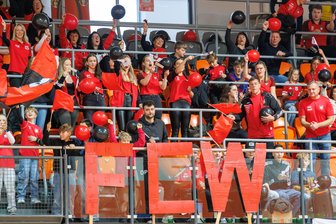 Hallenpokal der „Freien Presse“: Werdaer Fans singen ihr Team in die Zwischenrunde - Die Fans des FC Werda feierten fünf Siege ihres Teams.