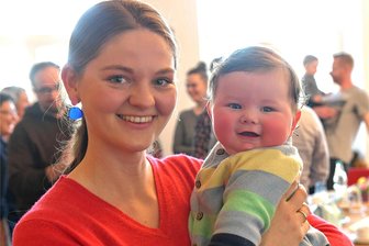 Hallo, Gustav! Großer Bahnhof für die jüngsten Reinsberger - Luise von Posern aus Hirschfeld war mit Sohn Gustav zum Babyempfang gekommen.