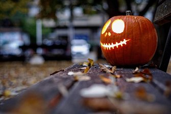 Halloween: Woran sich die Geister scheiden - Die einen lieben, die anderen verwünschen sie: die Kürbisfratzen zu Halloween.