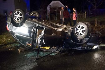 Halsbach: Zwei Verletzte bei Unfall auf B 173 -