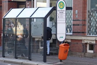 Haltestelle in Zwickau erhält Wartehäuschen - Von den Kunden ersehnt: Der neue Fahrgastunterstand an der Leipziger/Ecke Kurt-Eisner Straße.