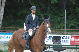 Hamburger Derbysieger mit Stippvisite beim Pfingstturnier - Marvin Jüngel gewann vor kurzem zum zweiten Mal in Folge das Springer-Derby in Hamburg. Beim Pfingstturnier in Langenleuba-Oberhain war er allerdings nur am Freitag zu Gast.